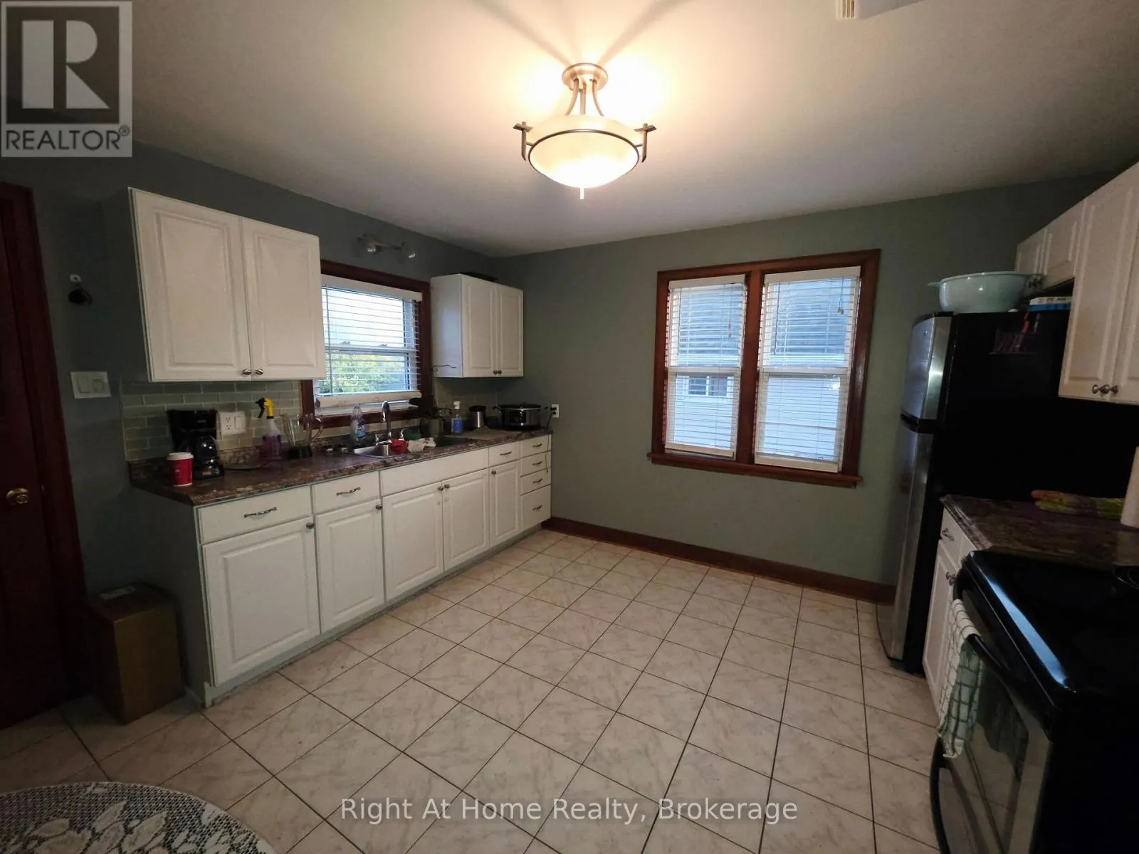 195 EMPRESS AVENUE S