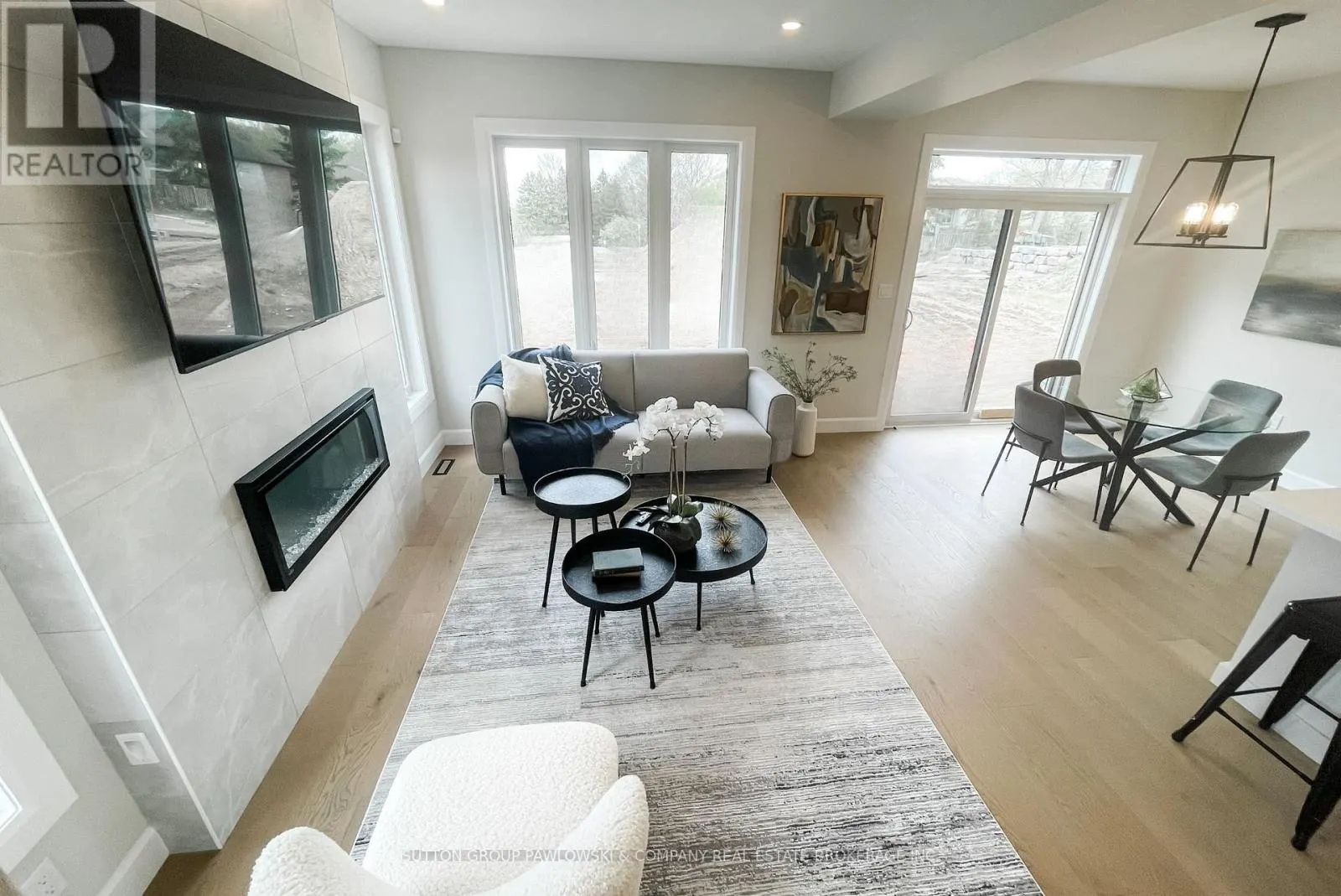 1 - 414 OLD WONDERLAND ROAD #1