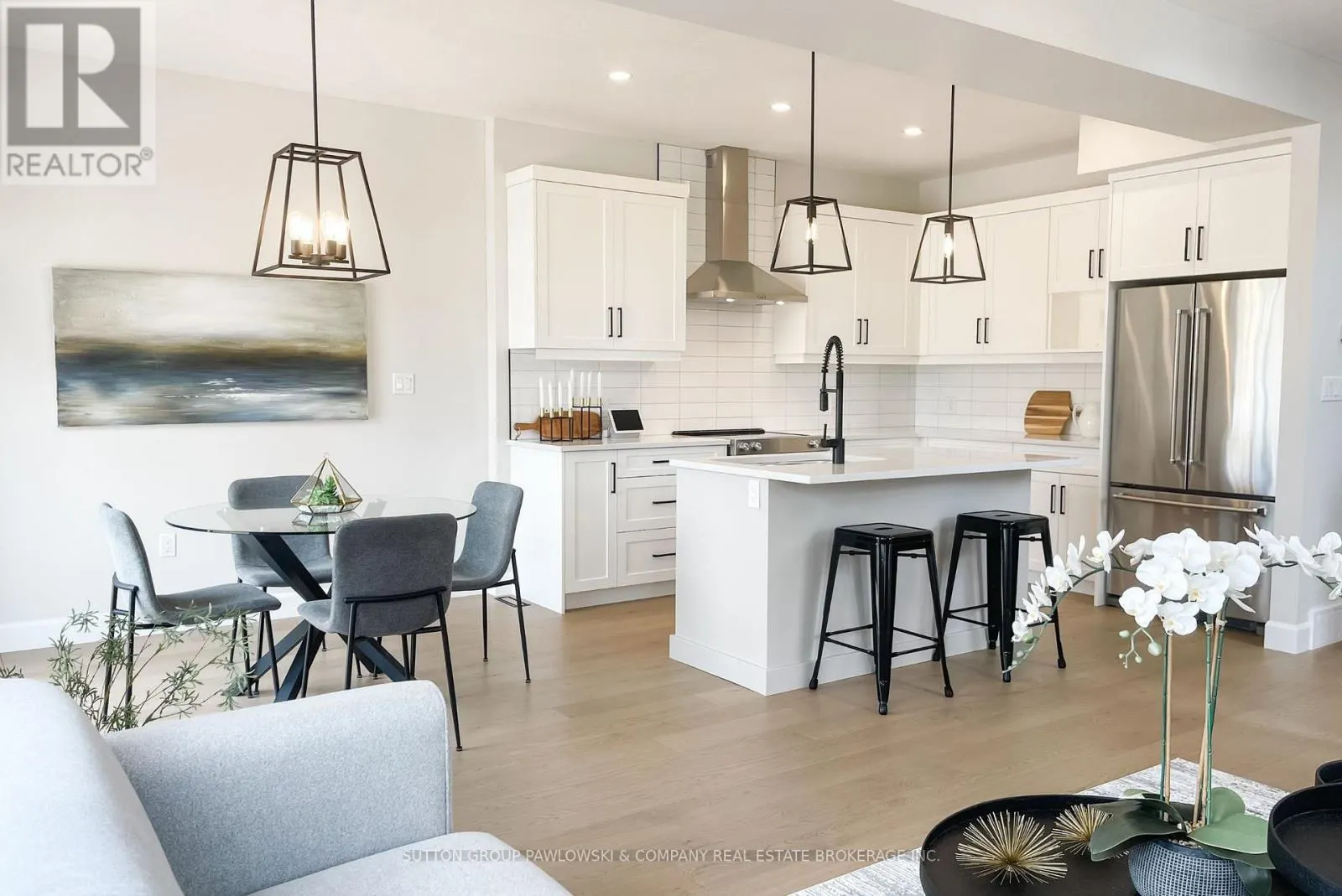1 - 414 OLD WONDERLAND ROAD #1