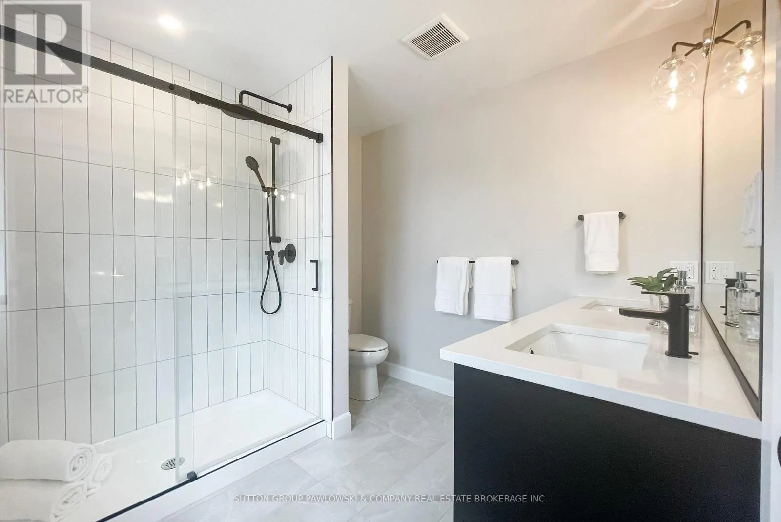 1 - 414 OLD WONDERLAND ROAD #1