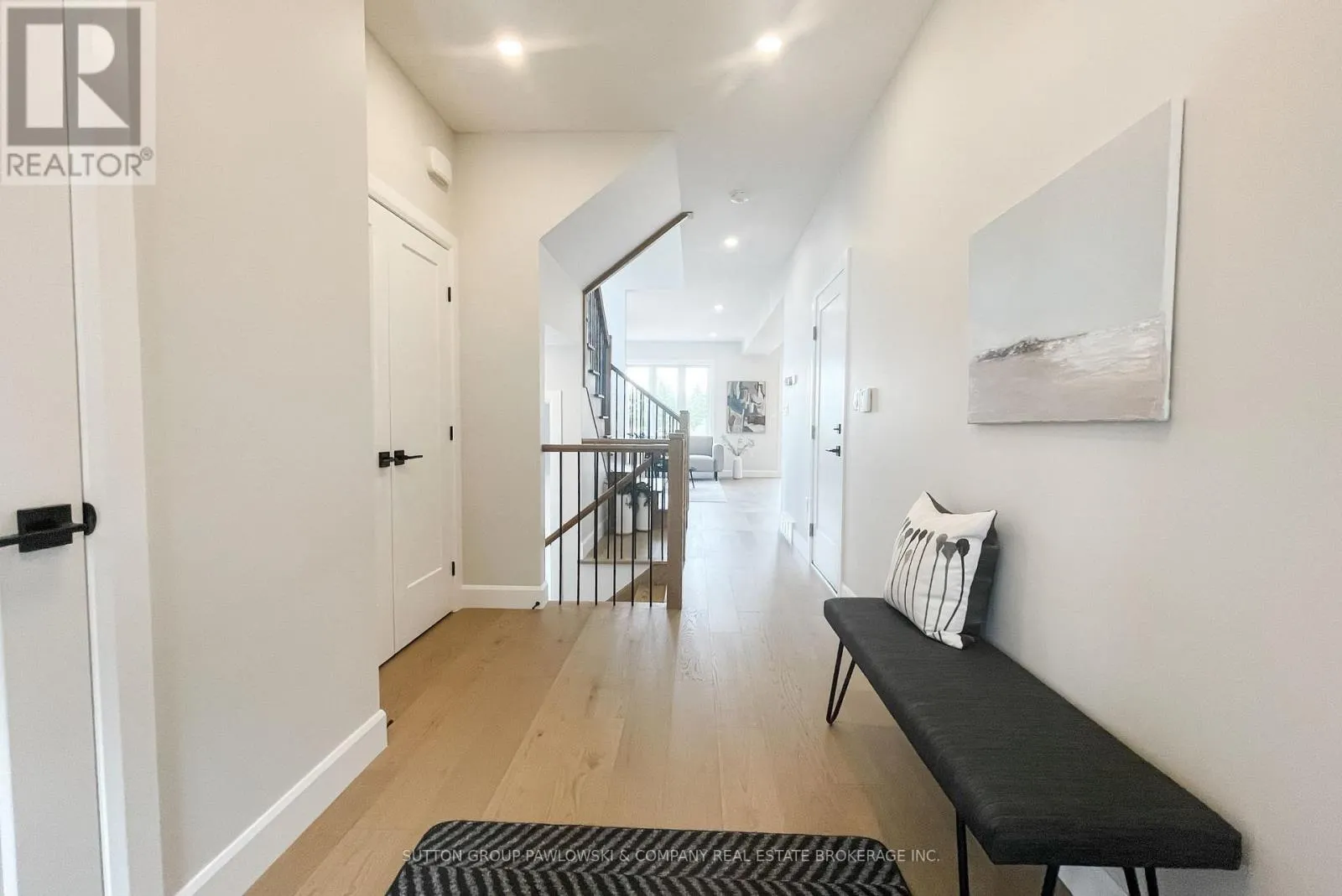 1 - 414 OLD WONDERLAND ROAD #1