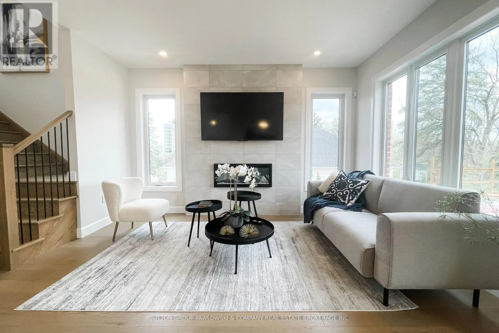 1 - 414 OLD WONDERLAND ROAD #1