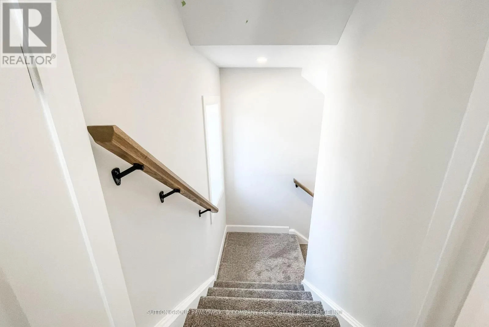 1 - 414 OLD WONDERLAND ROAD #1