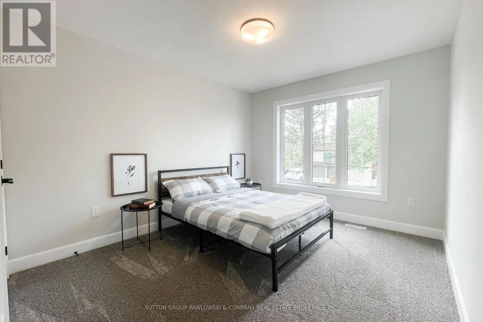 1 - 414 OLD WONDERLAND ROAD #1