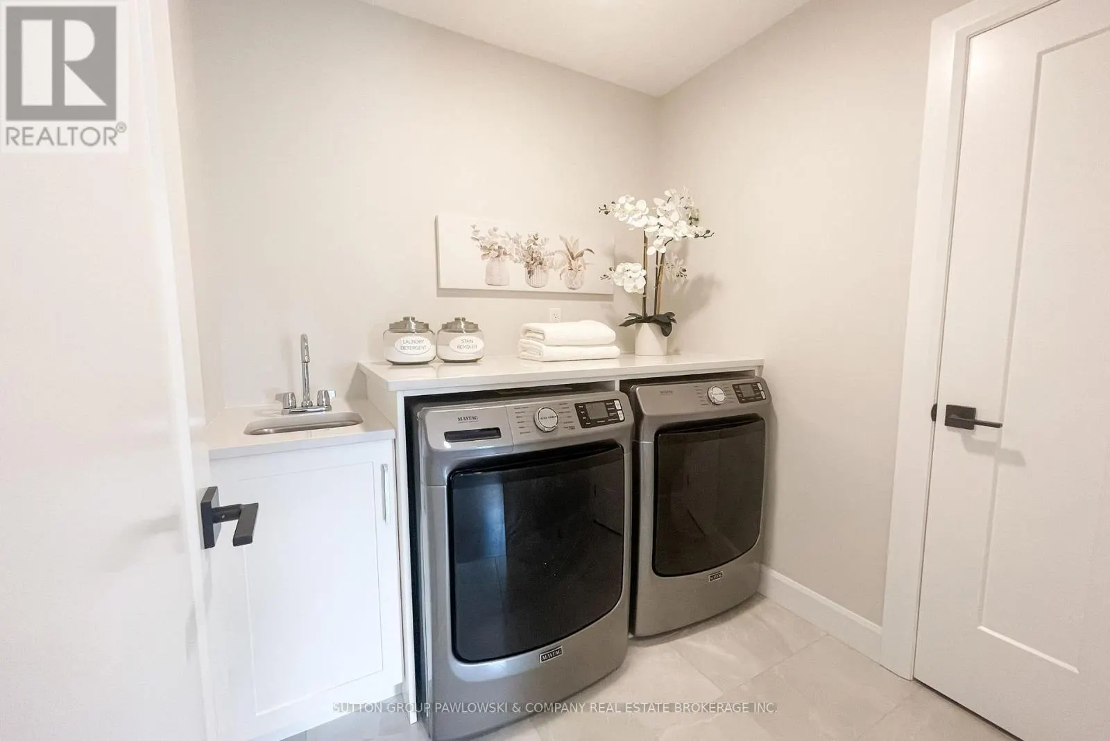 1 - 414 OLD WONDERLAND ROAD #1