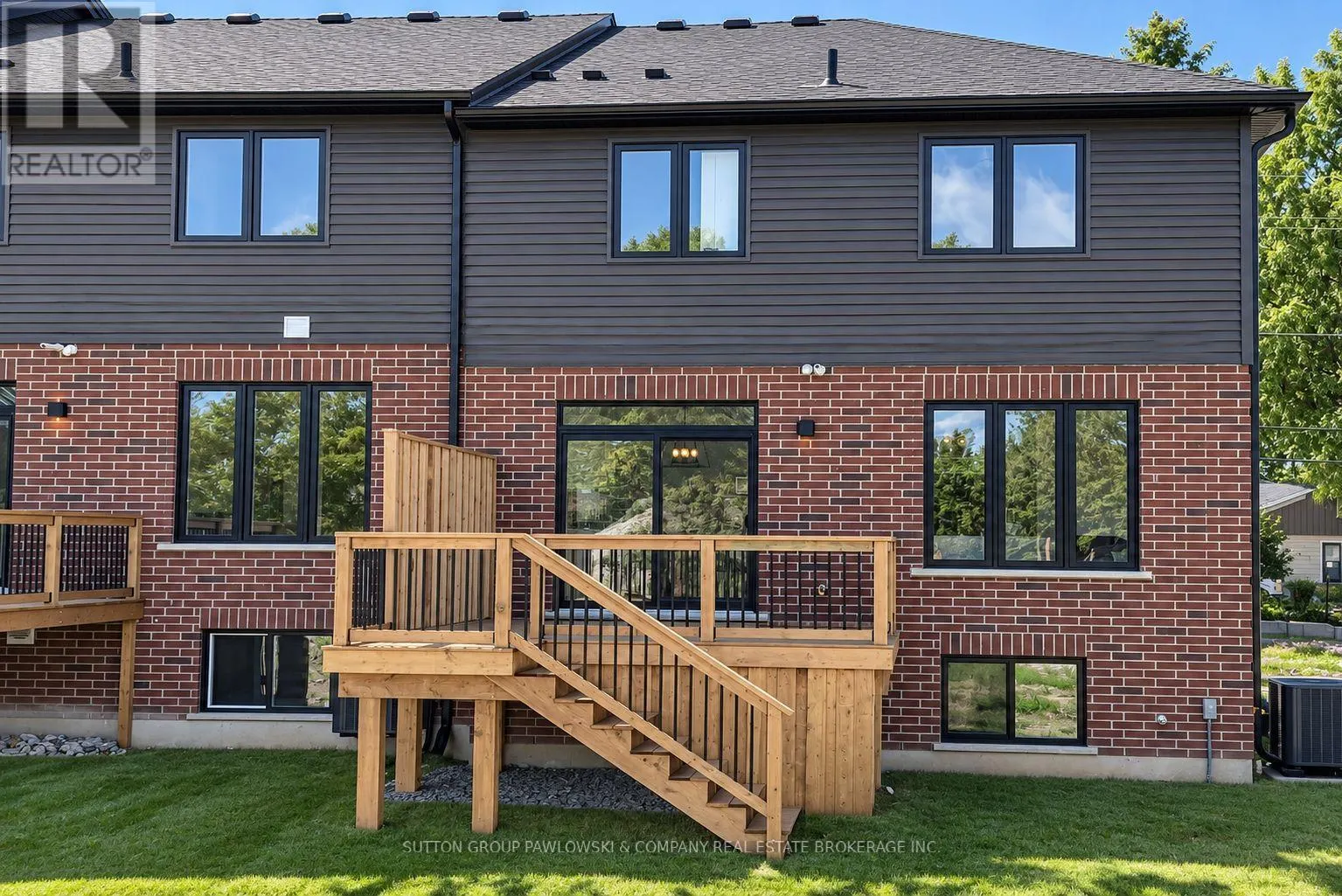 1 - 414 OLD WONDERLAND ROAD #1