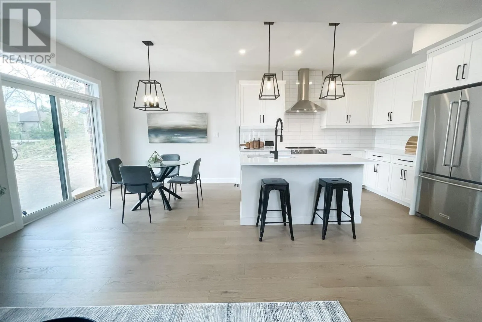 1 - 414 OLD WONDERLAND ROAD #1