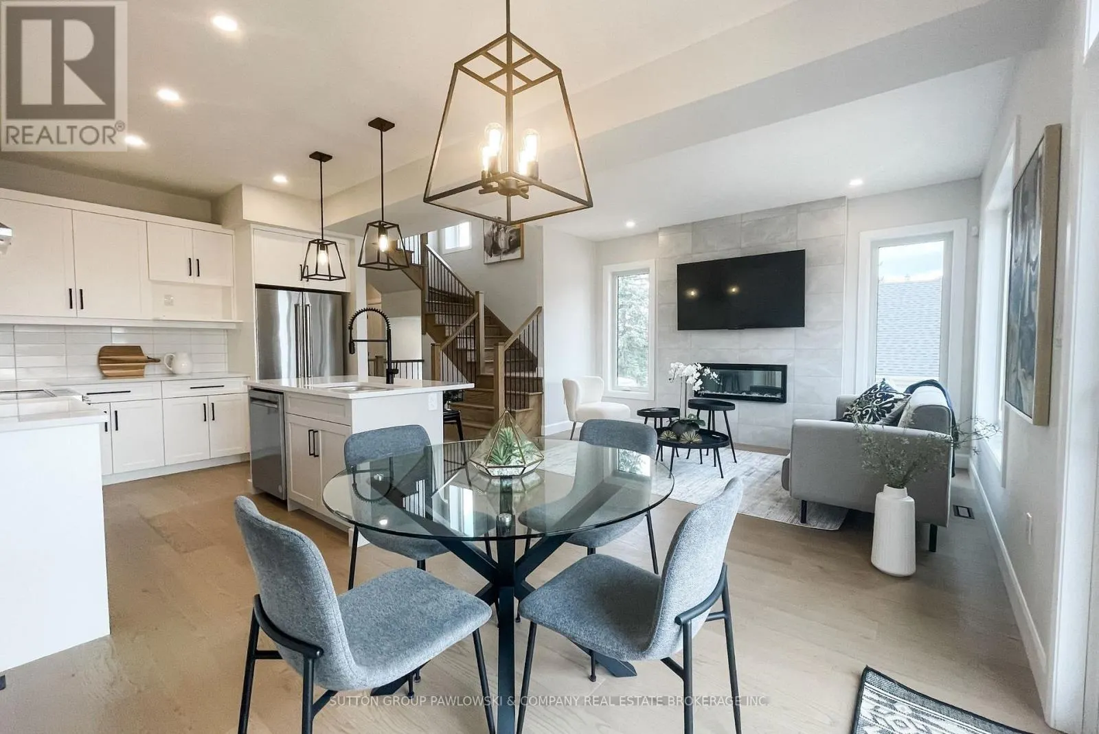 1 - 414 OLD WONDERLAND ROAD #1