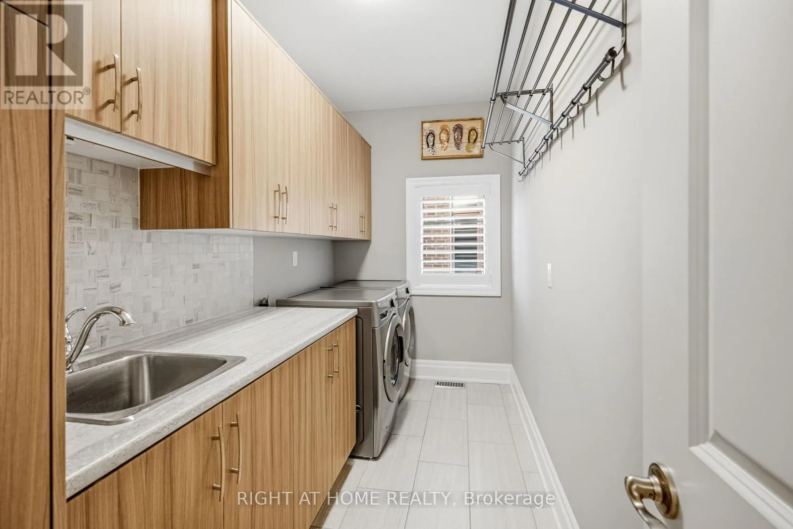 28 SANDALWOOD CRESCENT