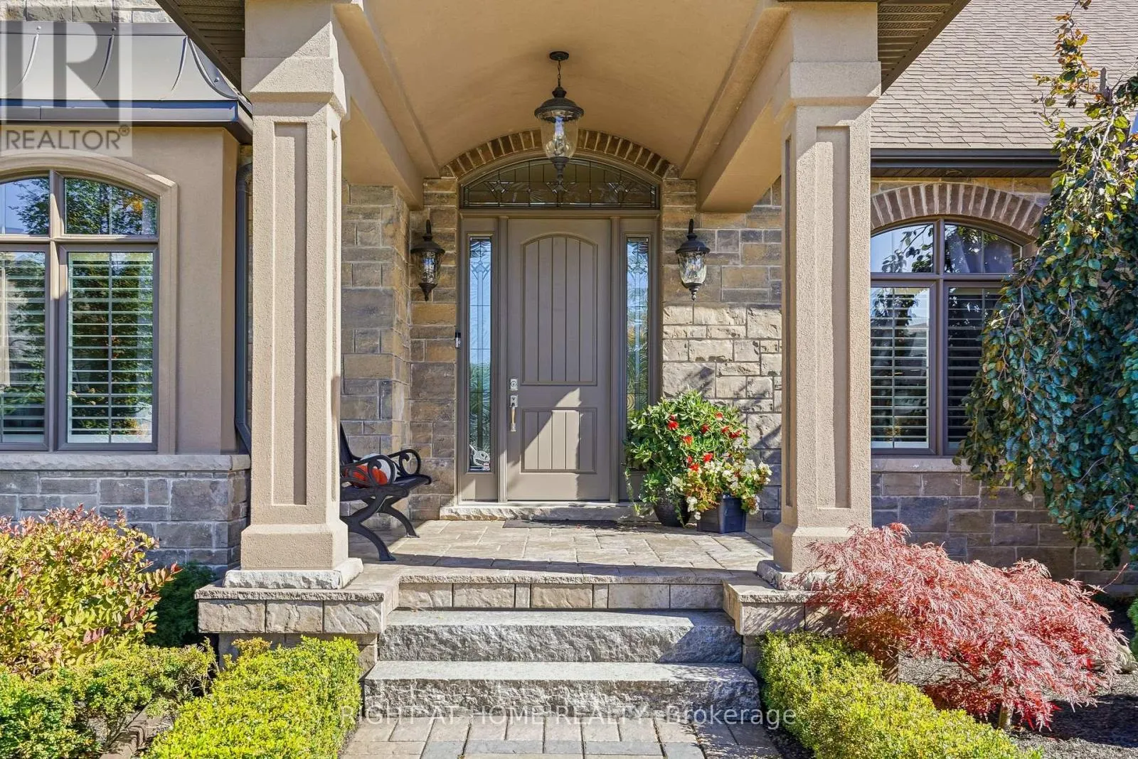 28 SANDALWOOD CRESCENT