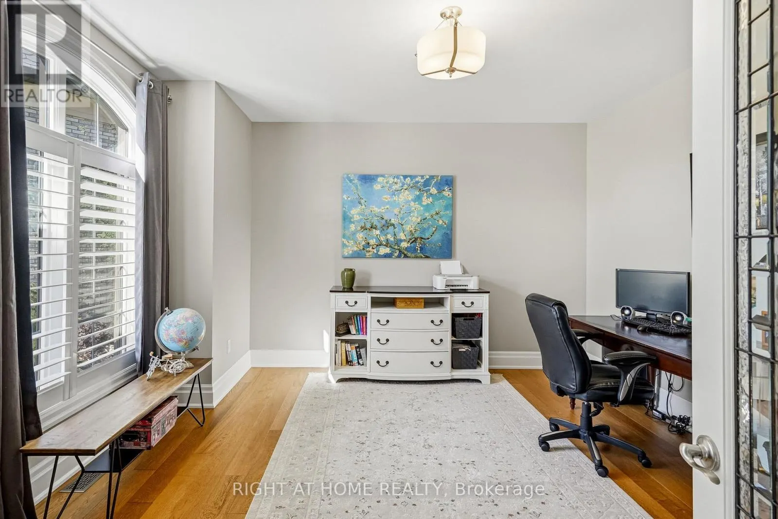 28 SANDALWOOD CRESCENT