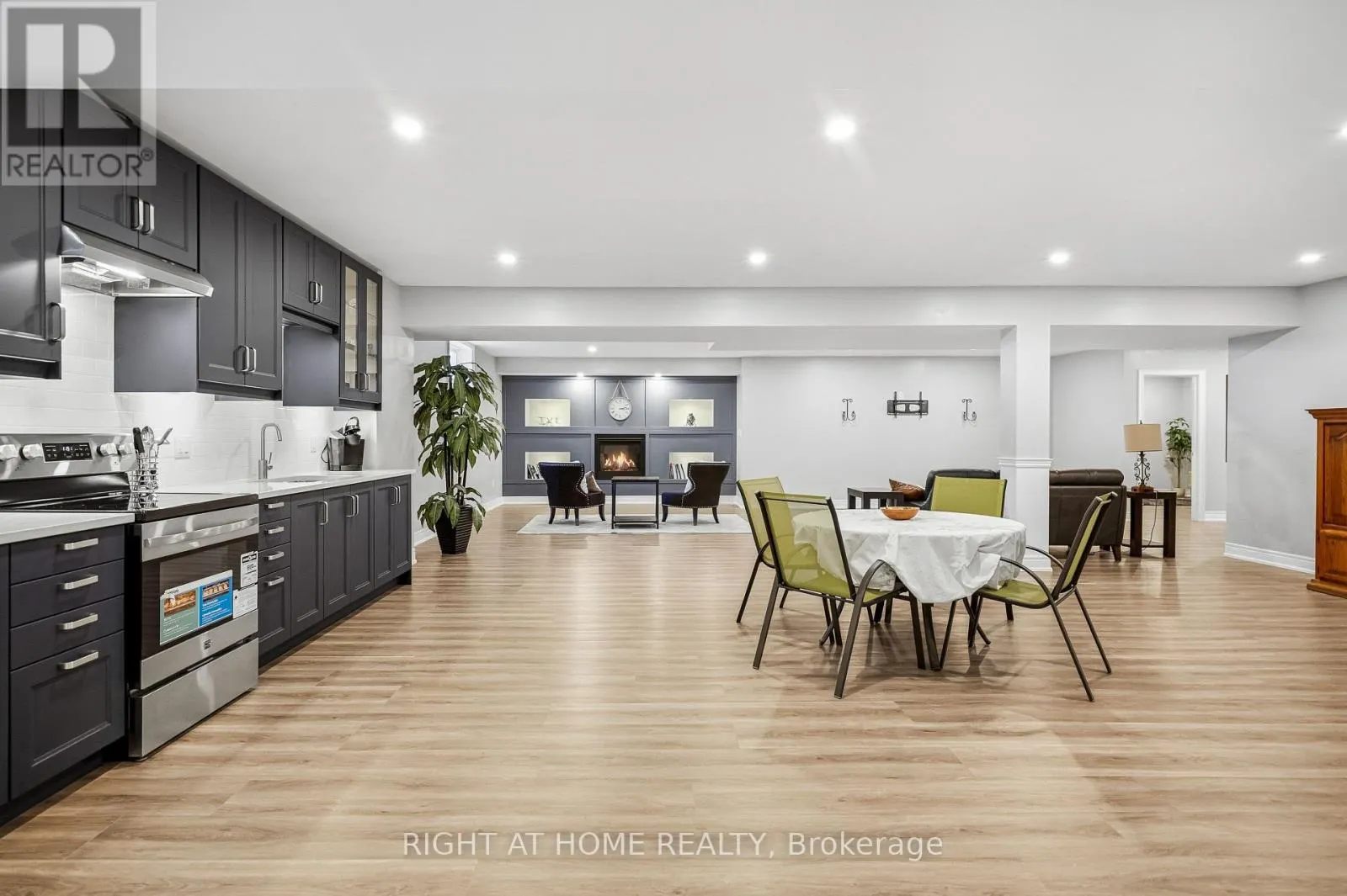 28 SANDALWOOD CRESCENT