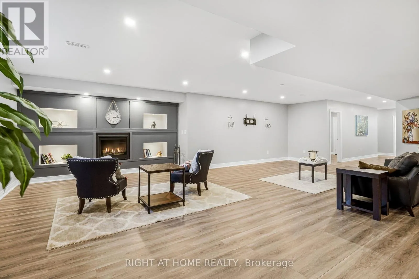 28 SANDALWOOD CRESCENT