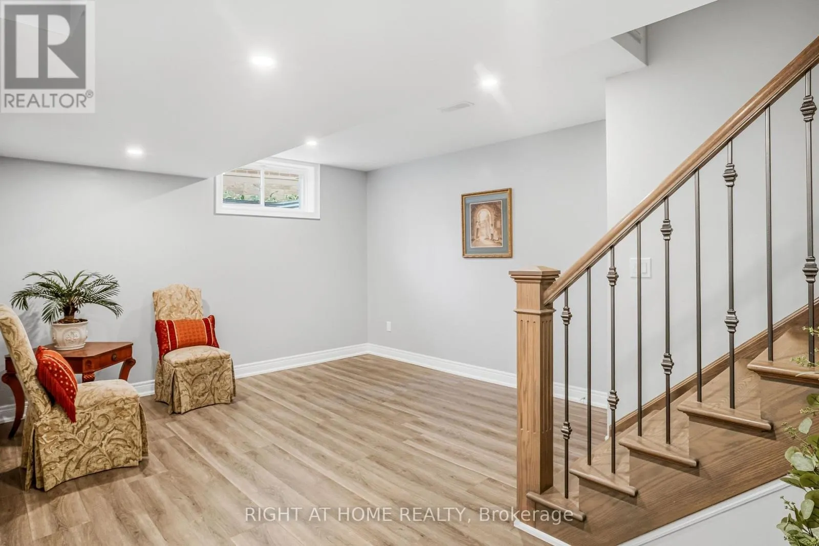 28 SANDALWOOD CRESCENT