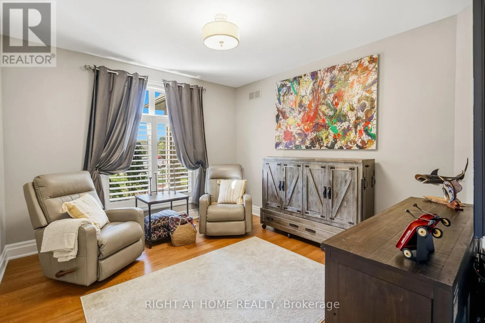 28 SANDALWOOD CRESCENT