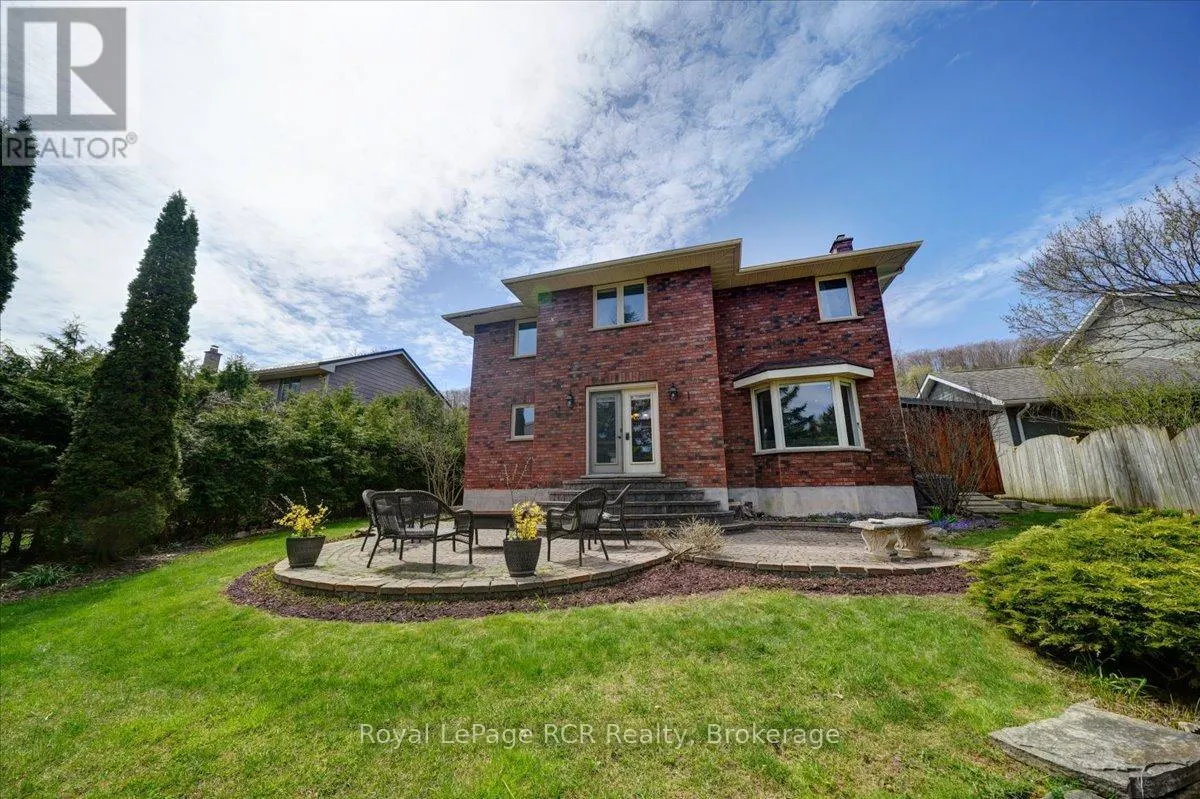 303 6TH AVENUE W