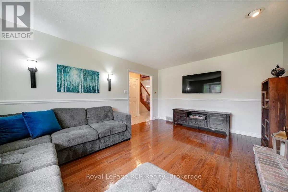 303 6TH AVENUE W