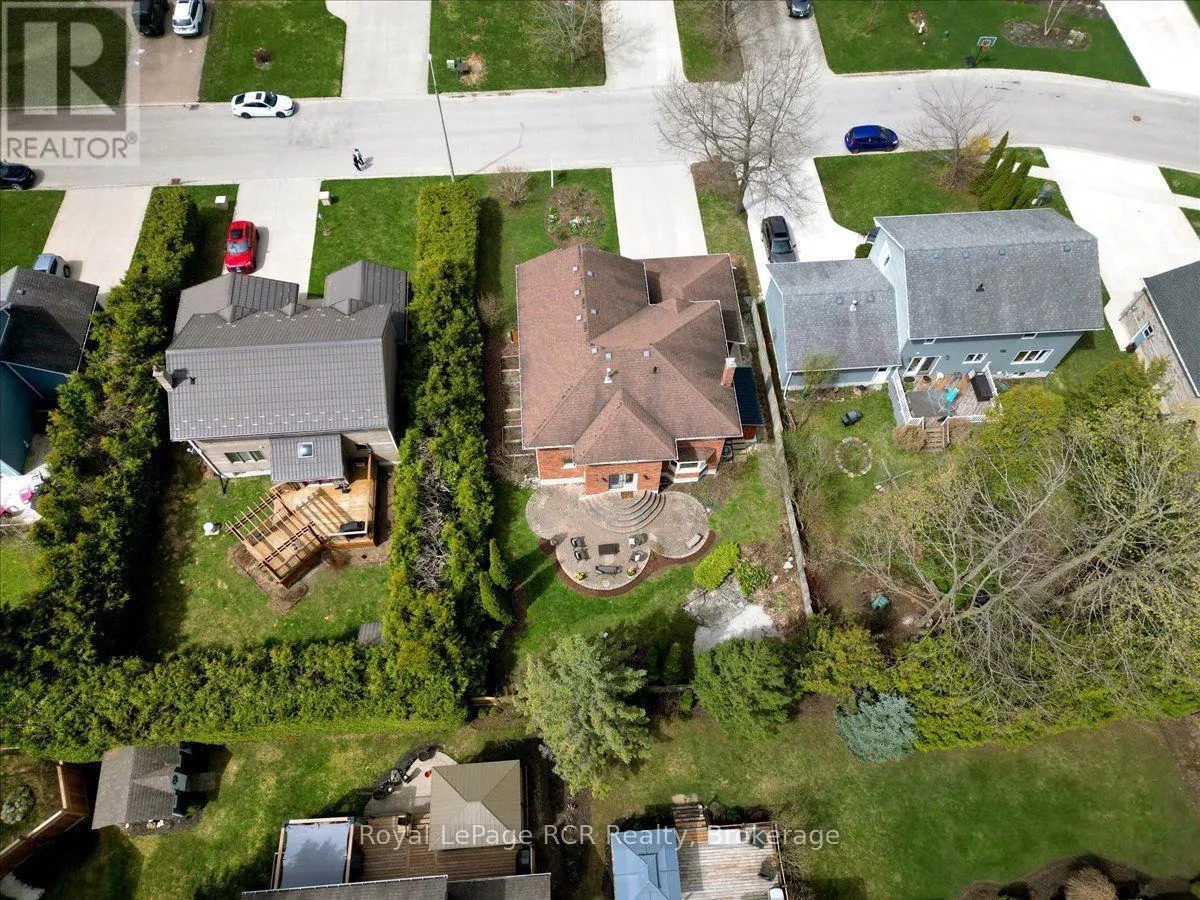 303 6TH AVENUE W