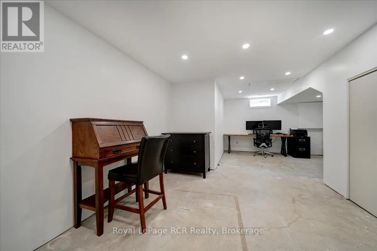 303 6TH AVENUE W