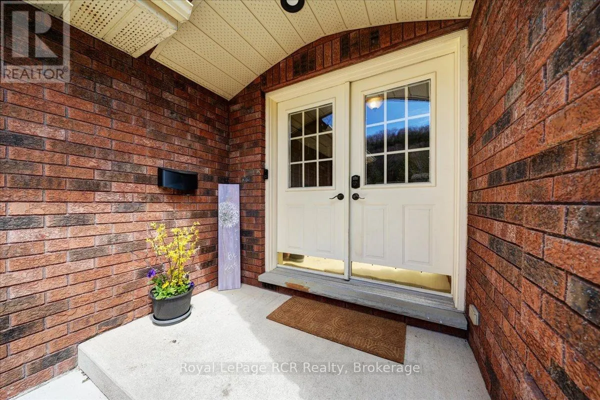 303 6TH AVENUE W