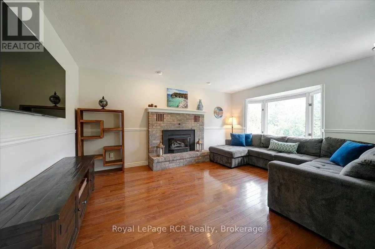 303 6TH AVENUE W