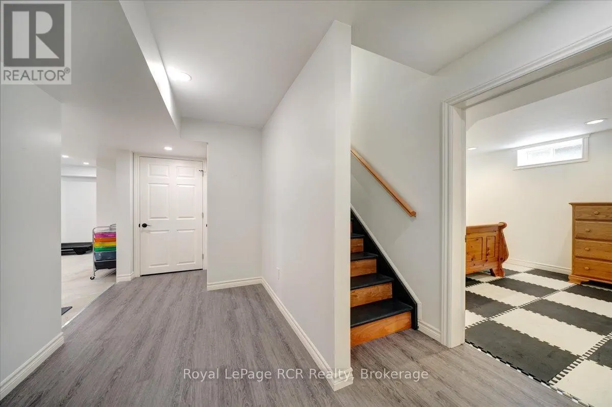 303 6TH AVENUE W