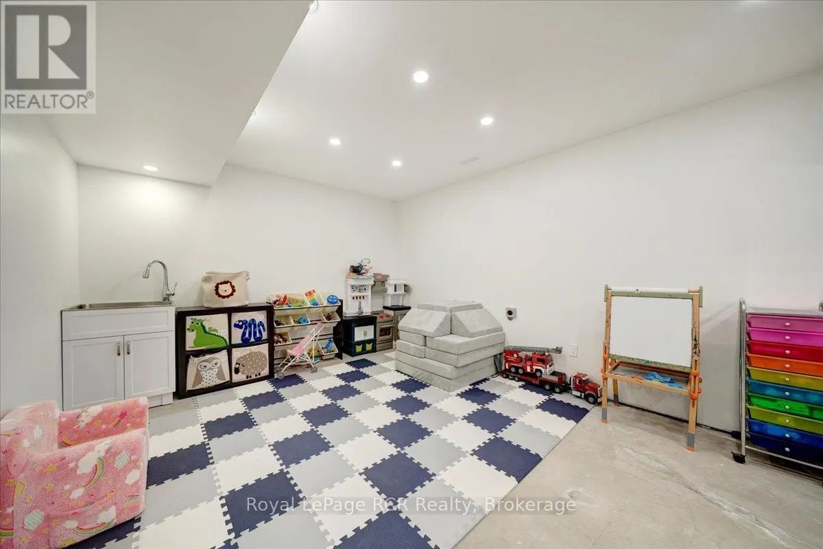 303 6TH AVENUE W