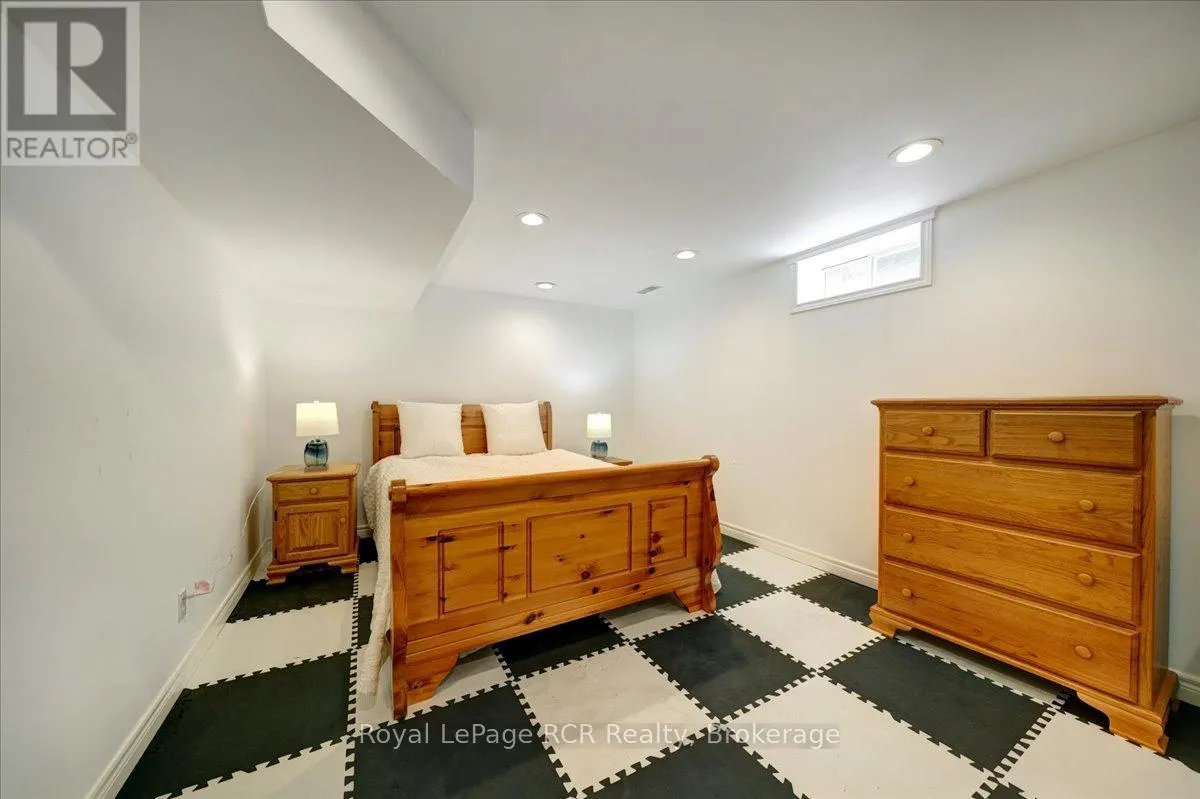 303 6TH AVENUE W