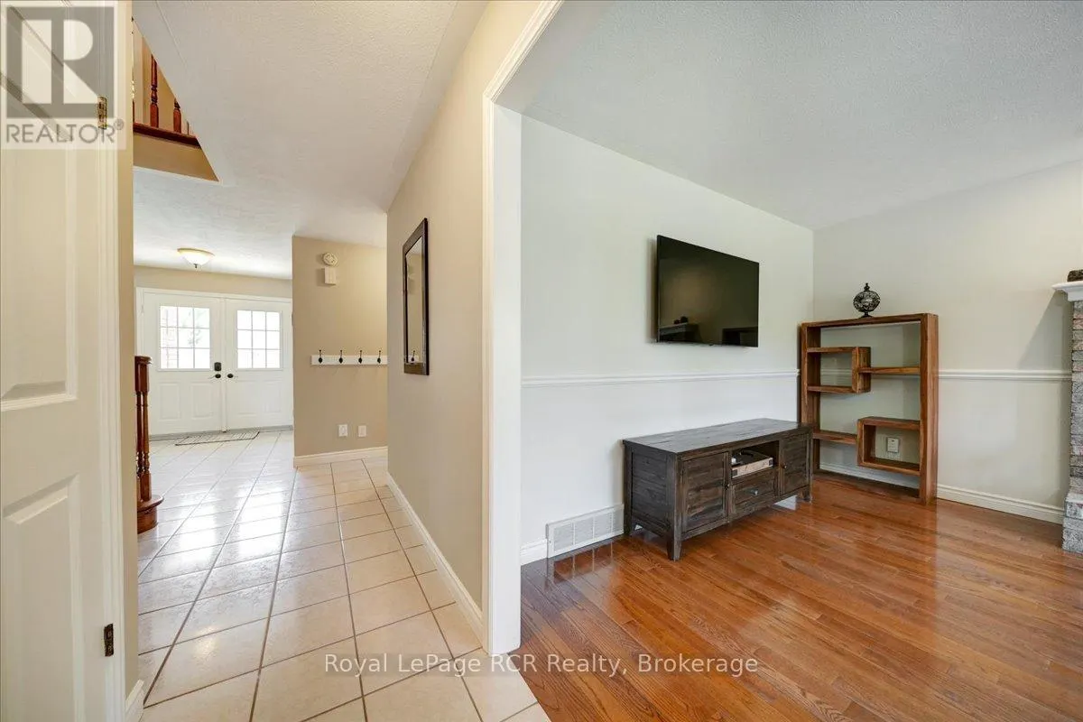 303 6TH AVENUE W