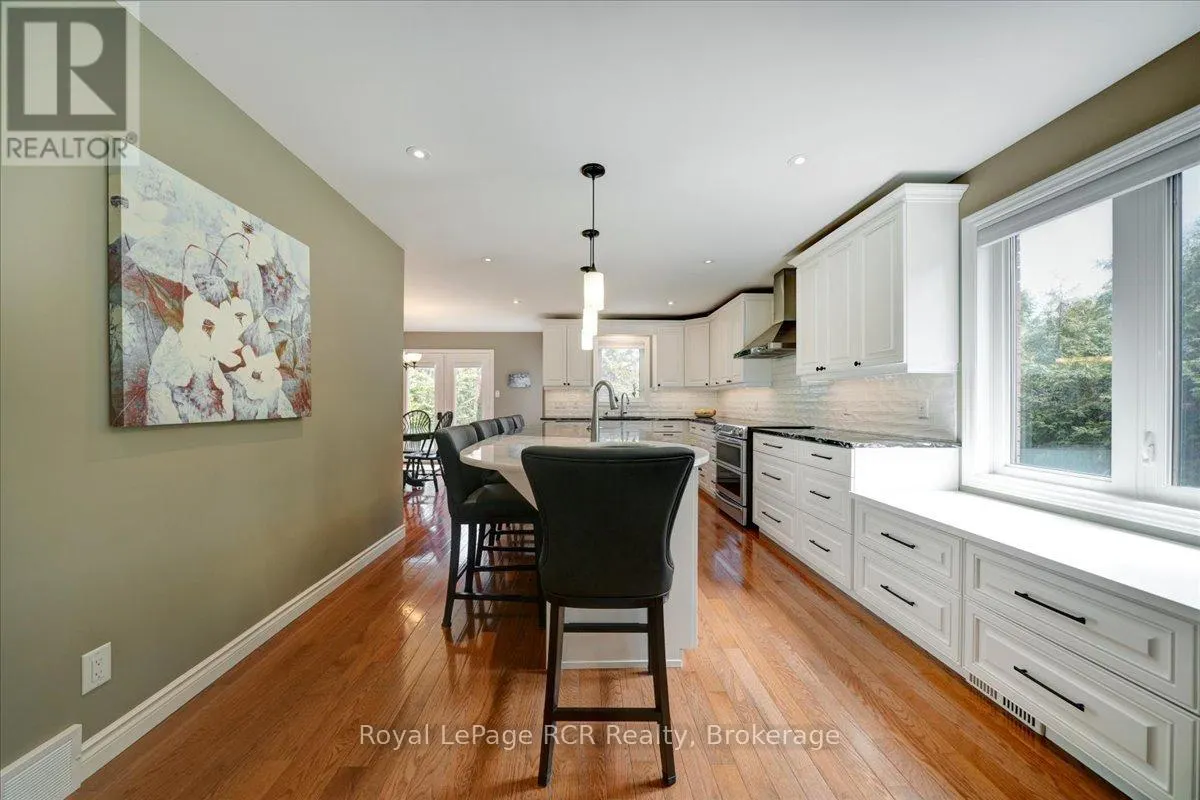 303 6TH AVENUE W