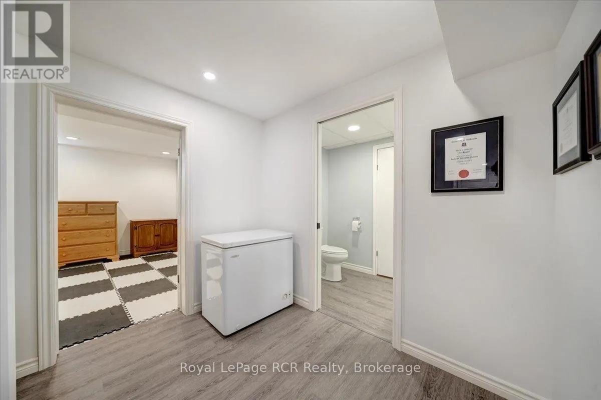 303 6TH AVENUE W