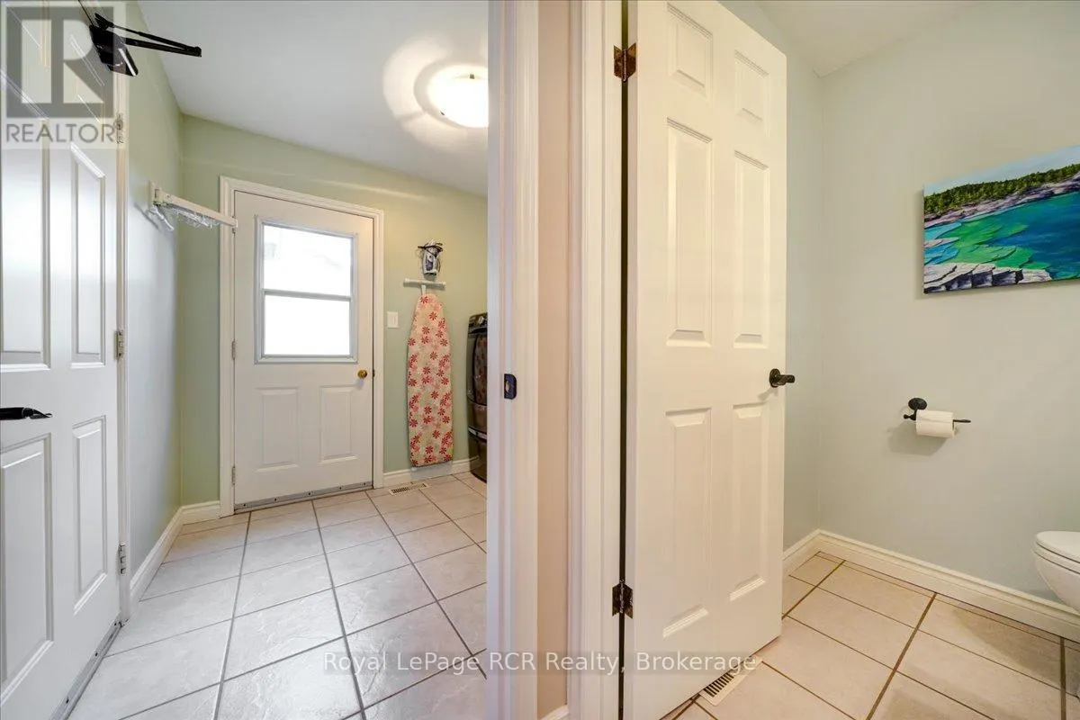 303 6TH AVENUE W