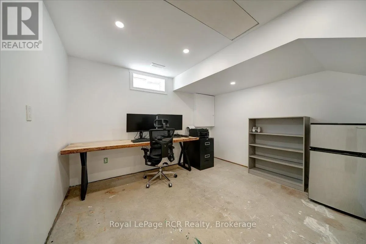 303 6TH AVENUE W