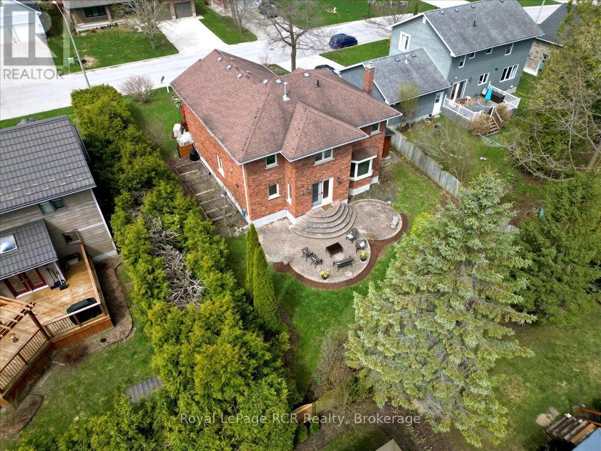 303 6TH AVENUE W
