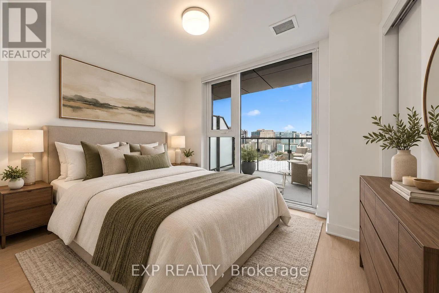 #2013 - 74 NICHOLAS STREET