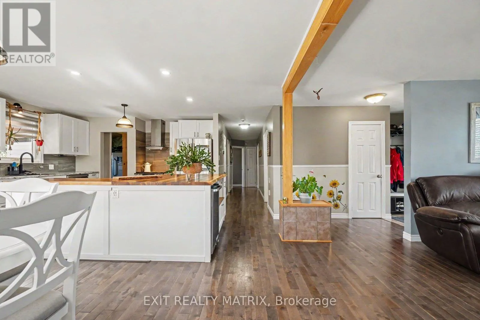 1548 LANDRY ROAD