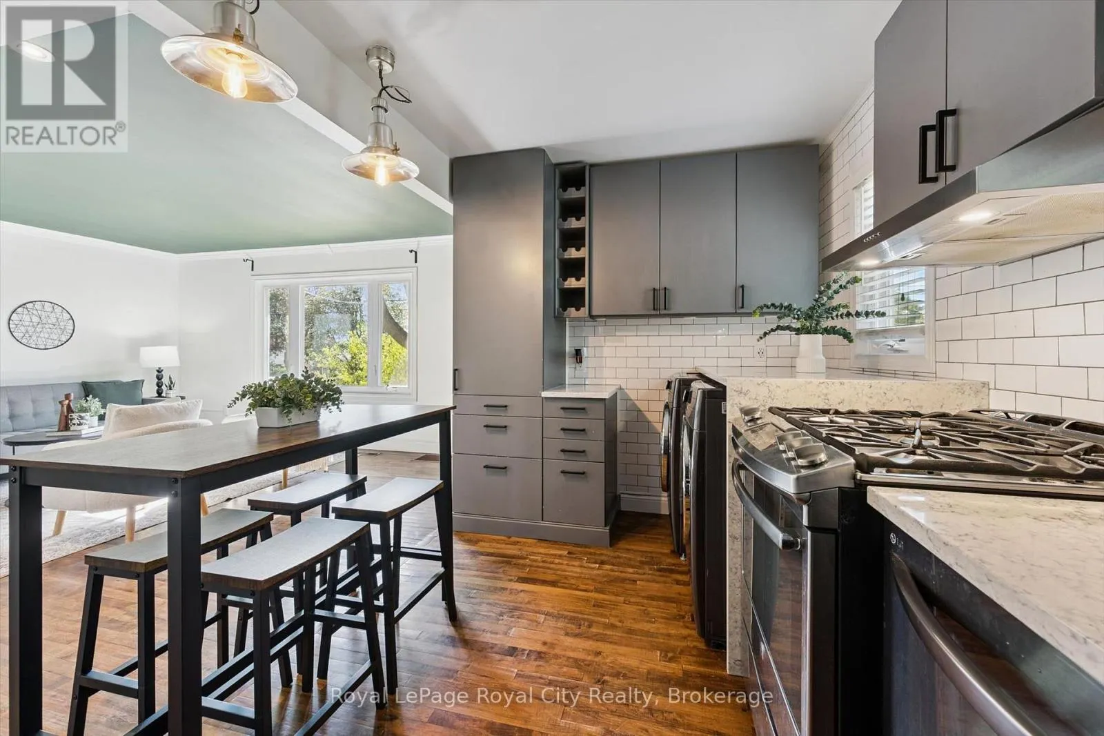 39 RIDGEWOOD AVENUE