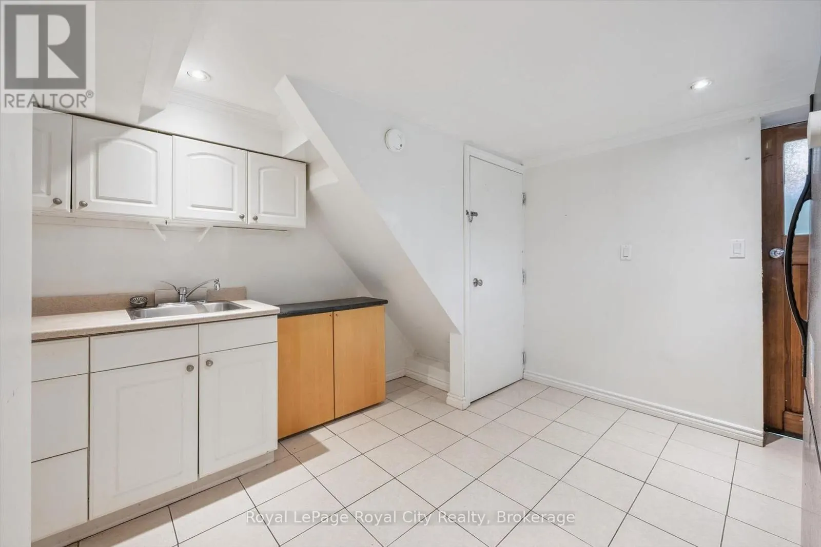 39 RIDGEWOOD AVENUE