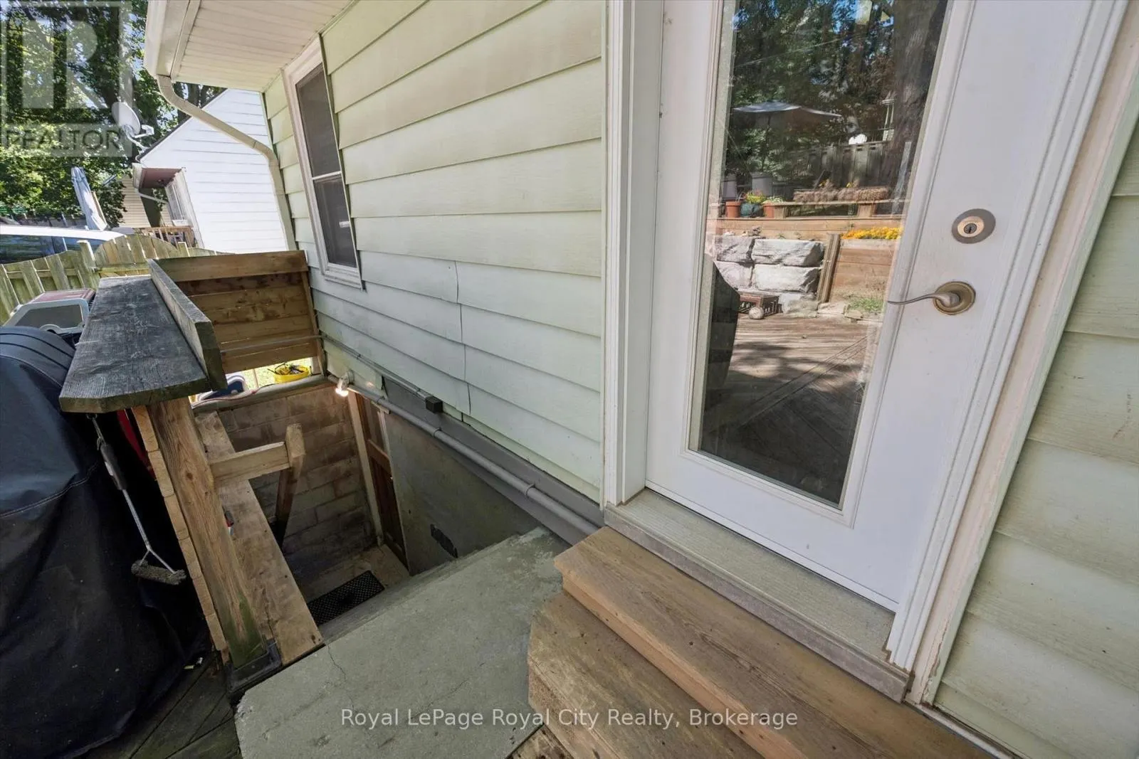 39 RIDGEWOOD AVENUE