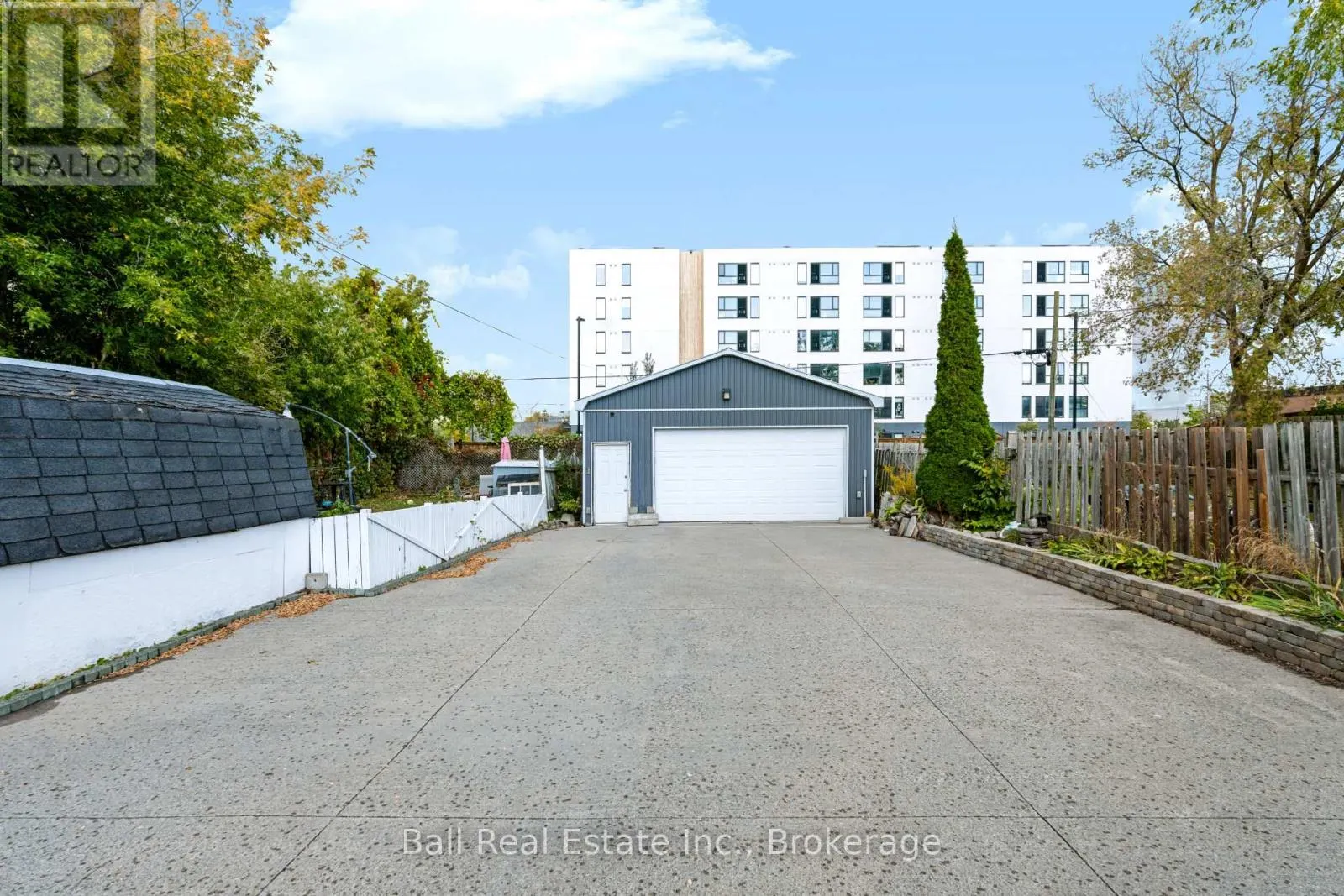196 PERRY STREET