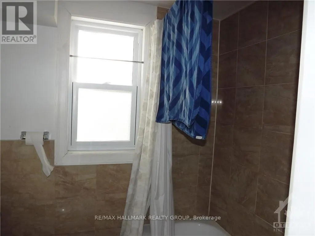 # 2 - 570 GLADSTONE AVENUE