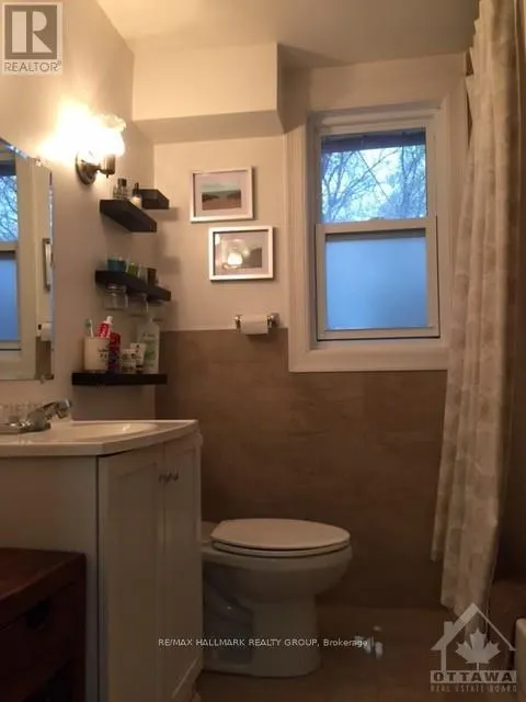 # 2 - 570 GLADSTONE AVENUE