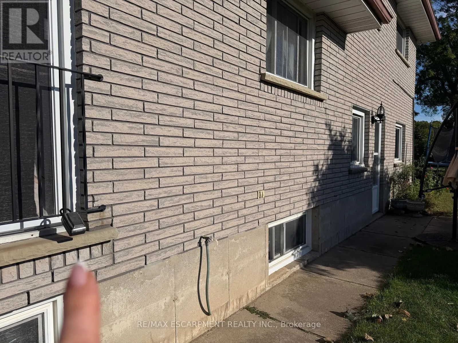 32 AVONDALE CRESCENT
