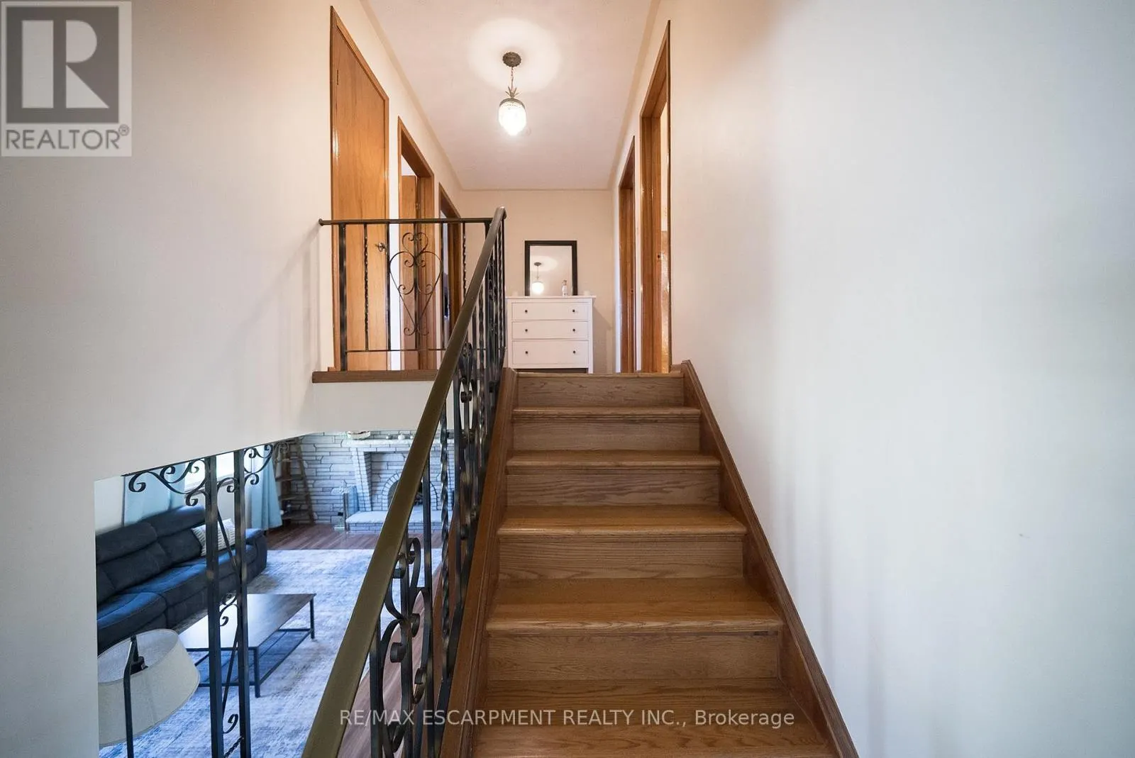 32 AVONDALE CRESCENT