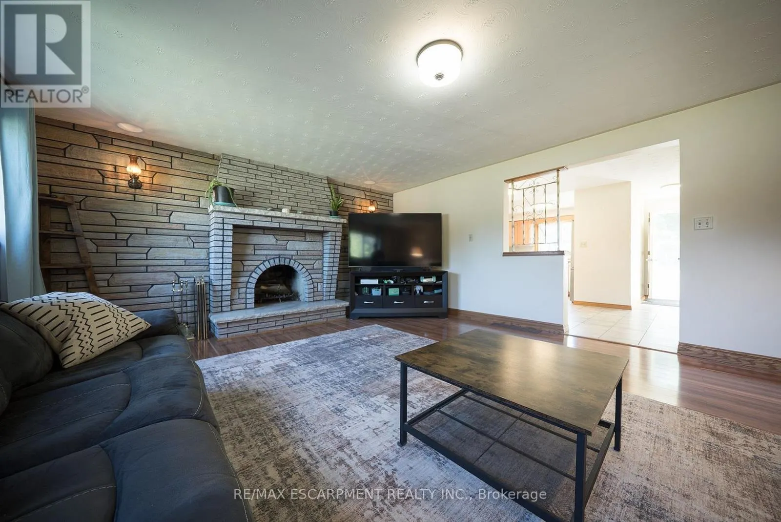 32 AVONDALE CRESCENT