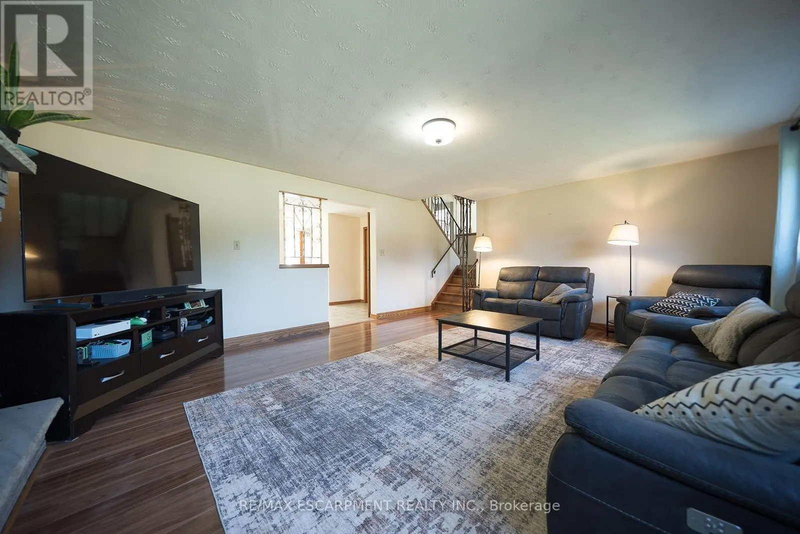 32 AVONDALE CRESCENT