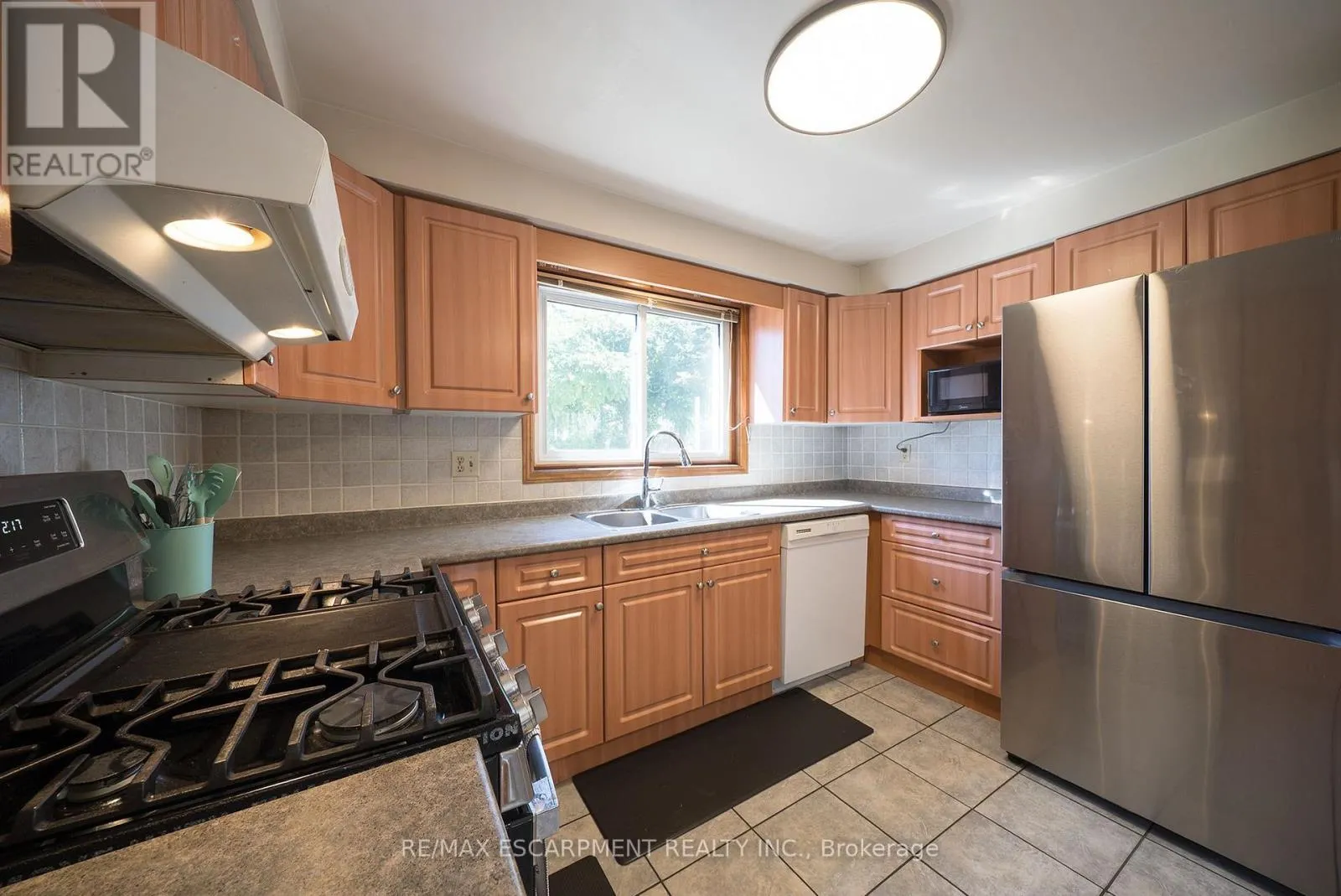 32 AVONDALE CRESCENT