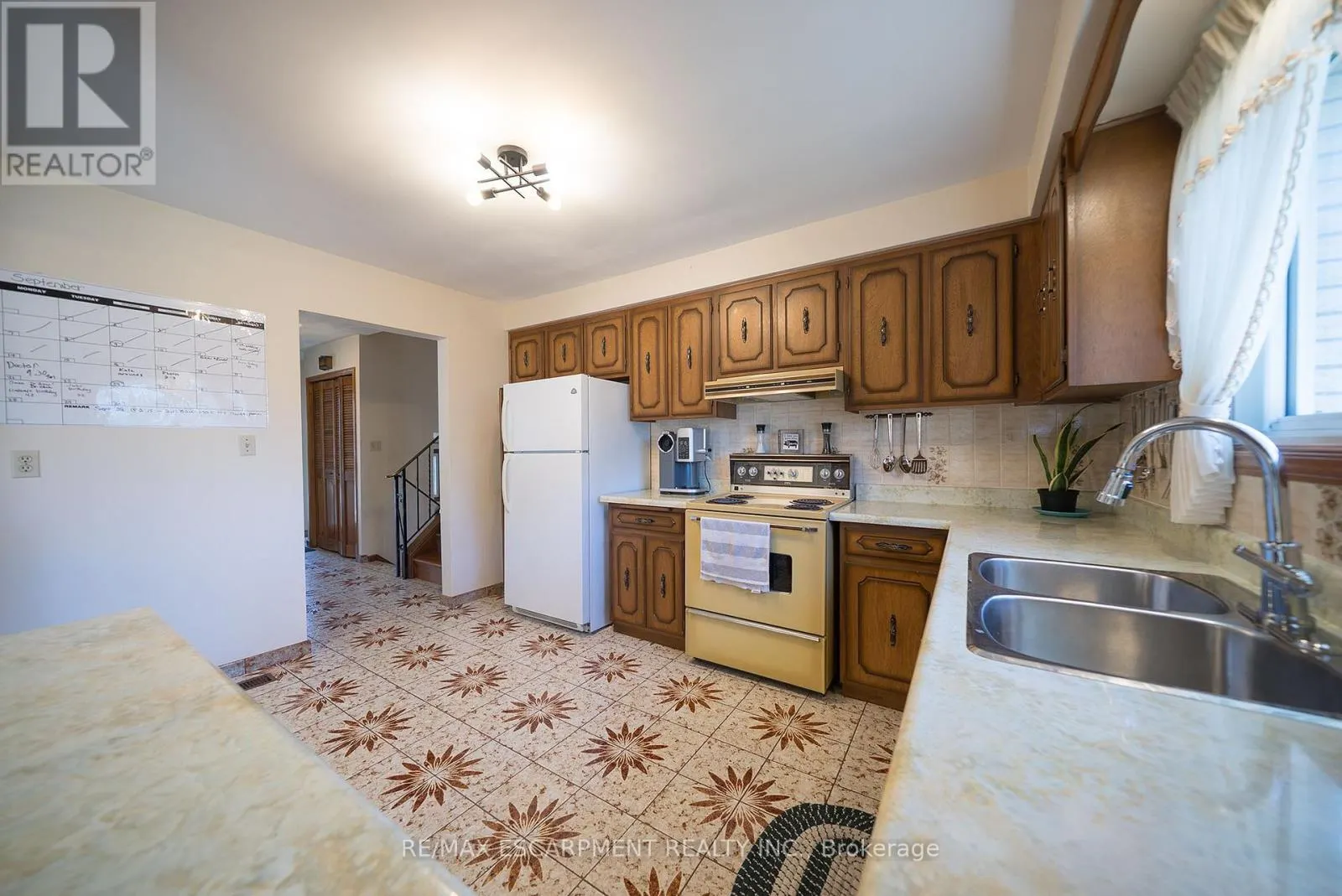 32 AVONDALE CRESCENT