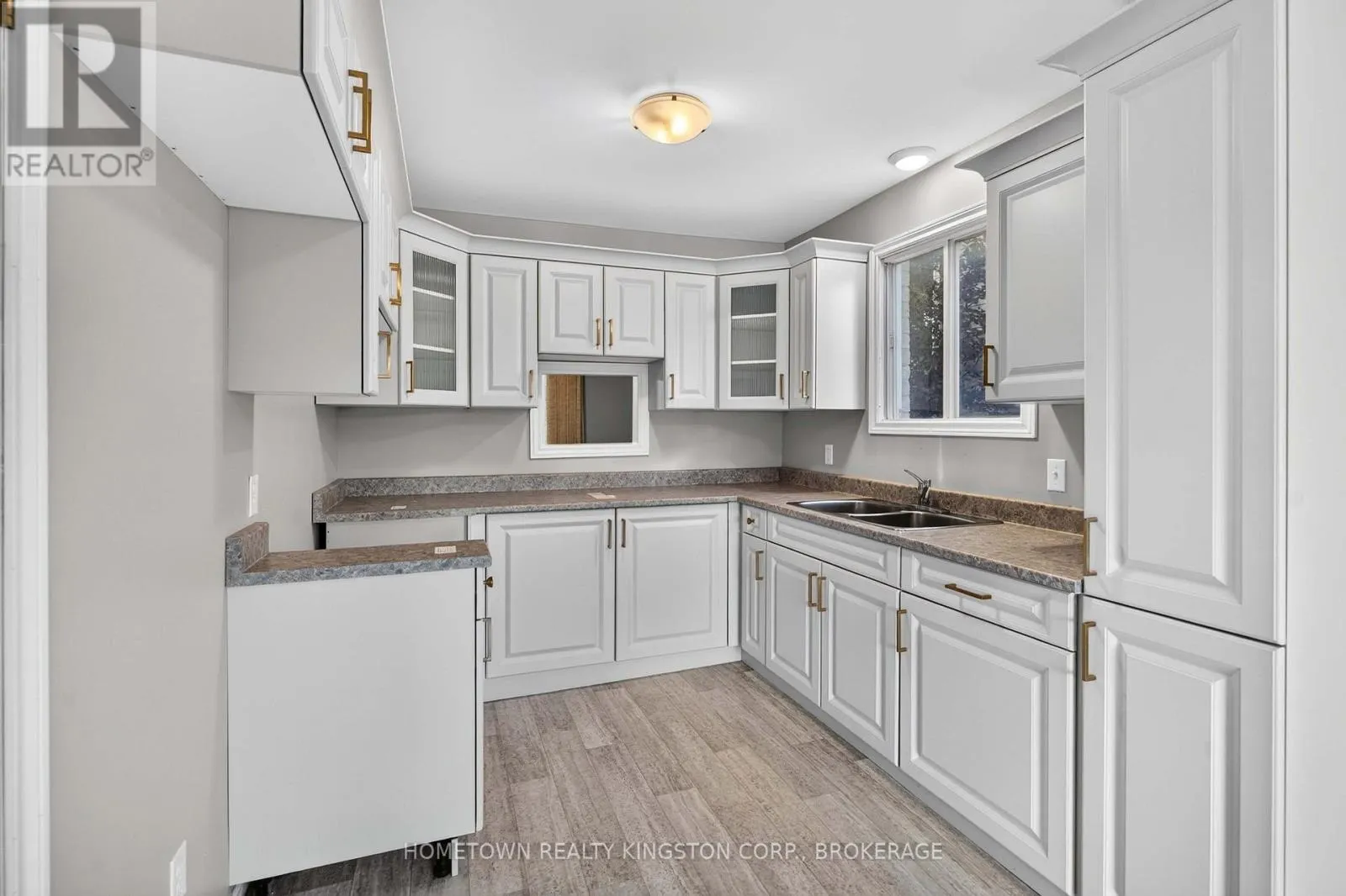 1096 WILLOWOOD DRIVE