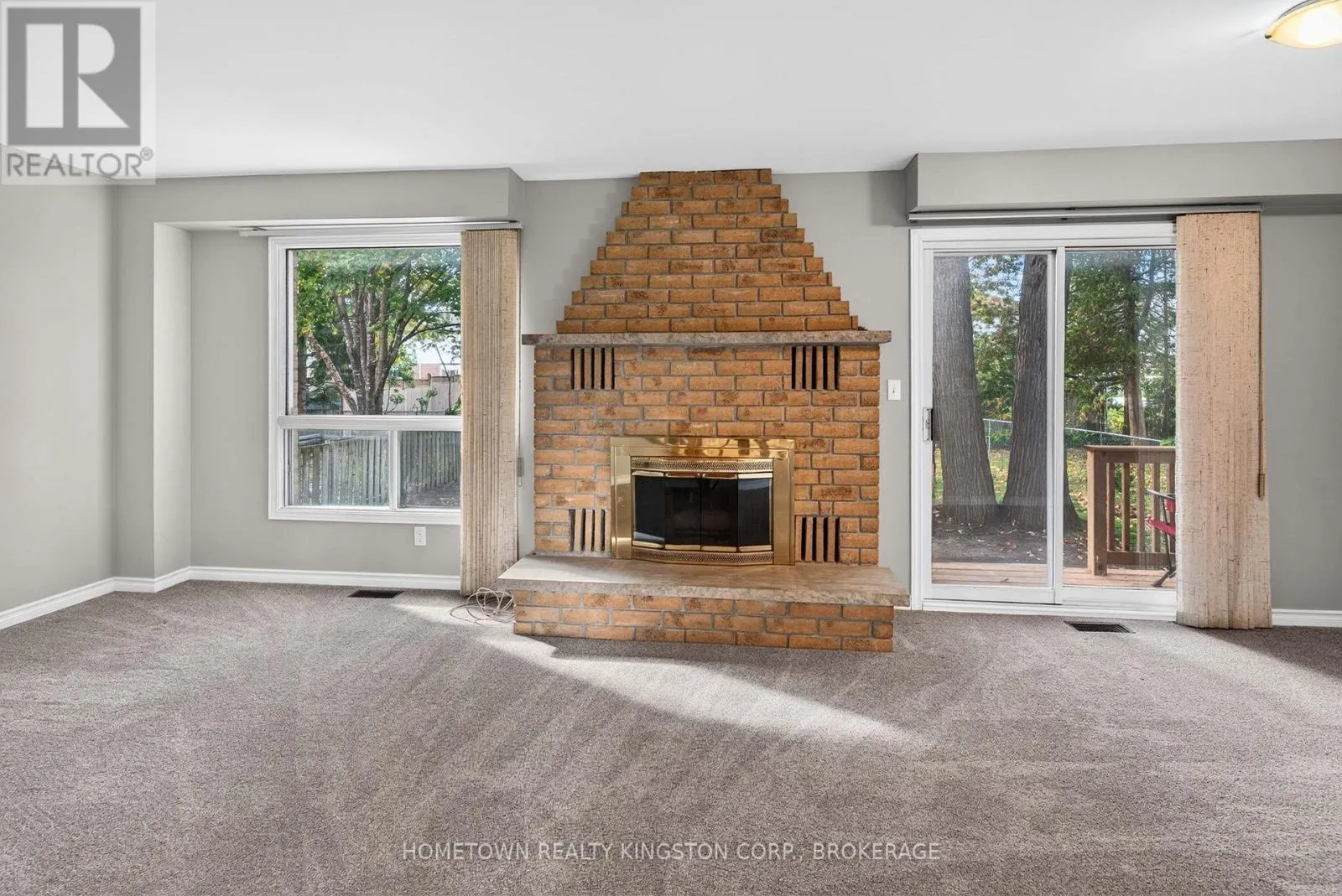 1096 WILLOWOOD DRIVE